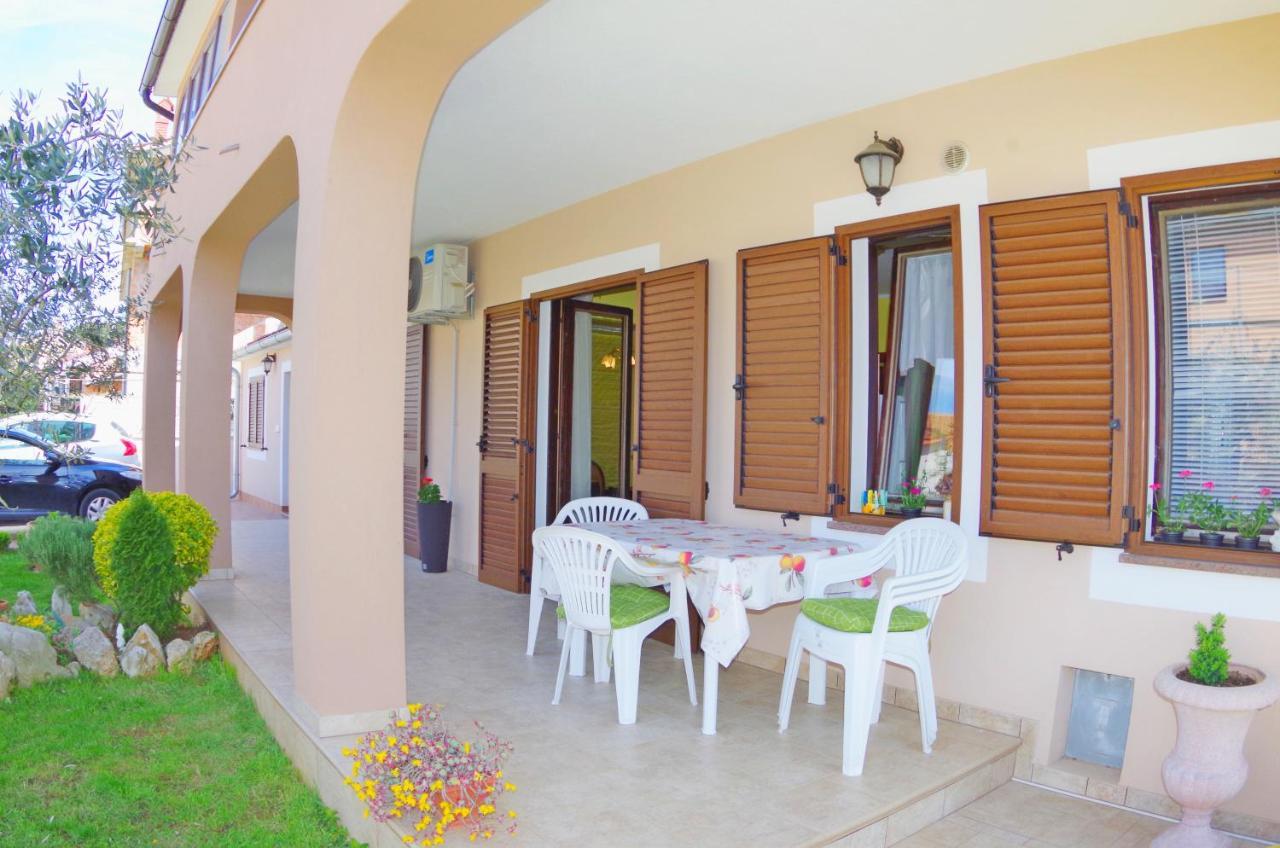 Apartments Tina & Denis Pula Exterior foto